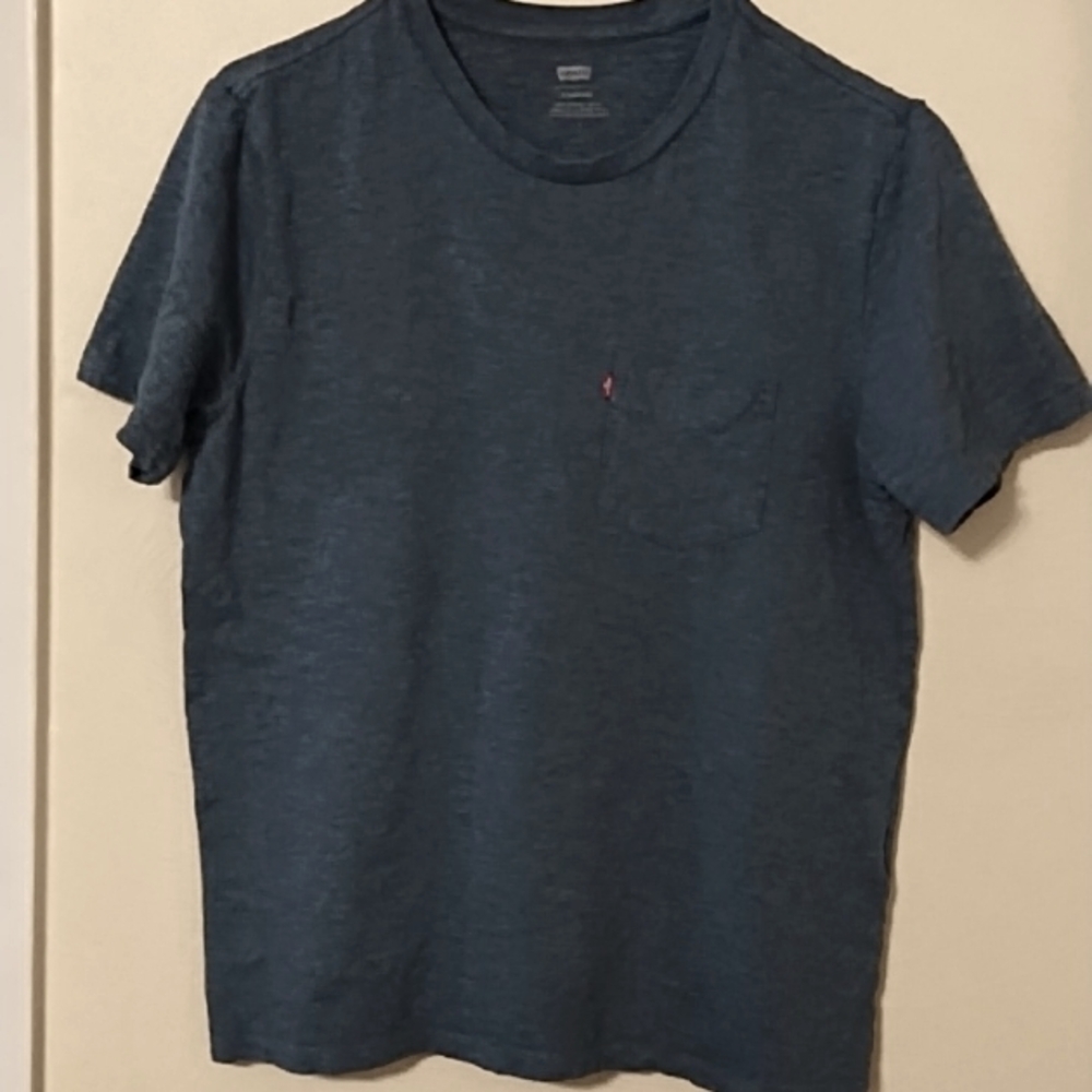 LEVI'S MEN'S SHIRT.